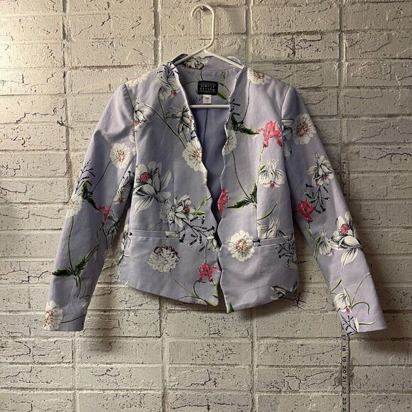 Simply Styled Floral Cropped Scalloped Blazer  Small - Picture 2 of 9